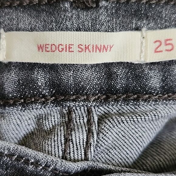 Levi's Wedgie Skinny, Button Fly, Black/Charcoal Wash, Frayed Hems, 25 - Picture 5 of 11